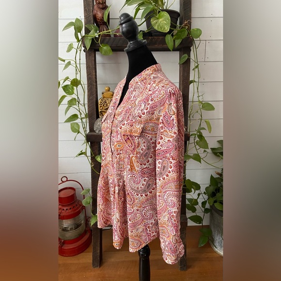 Preswick & Moore: Pink Paisley Pleated Boho Blouse with Front Pockets - Picture 10 of 16